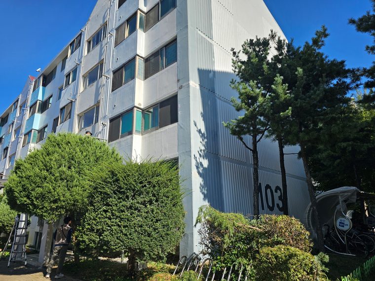 103동 외벽 재도장 완료 전경.